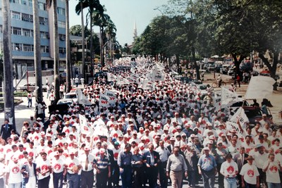 Manifestação popular em defesa do TRT-13, em 28 de julho de 1999.jpg