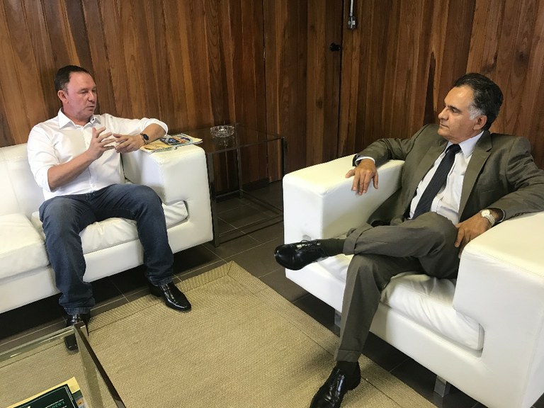 Visita - prefeitos do Cariri (1).JPG
