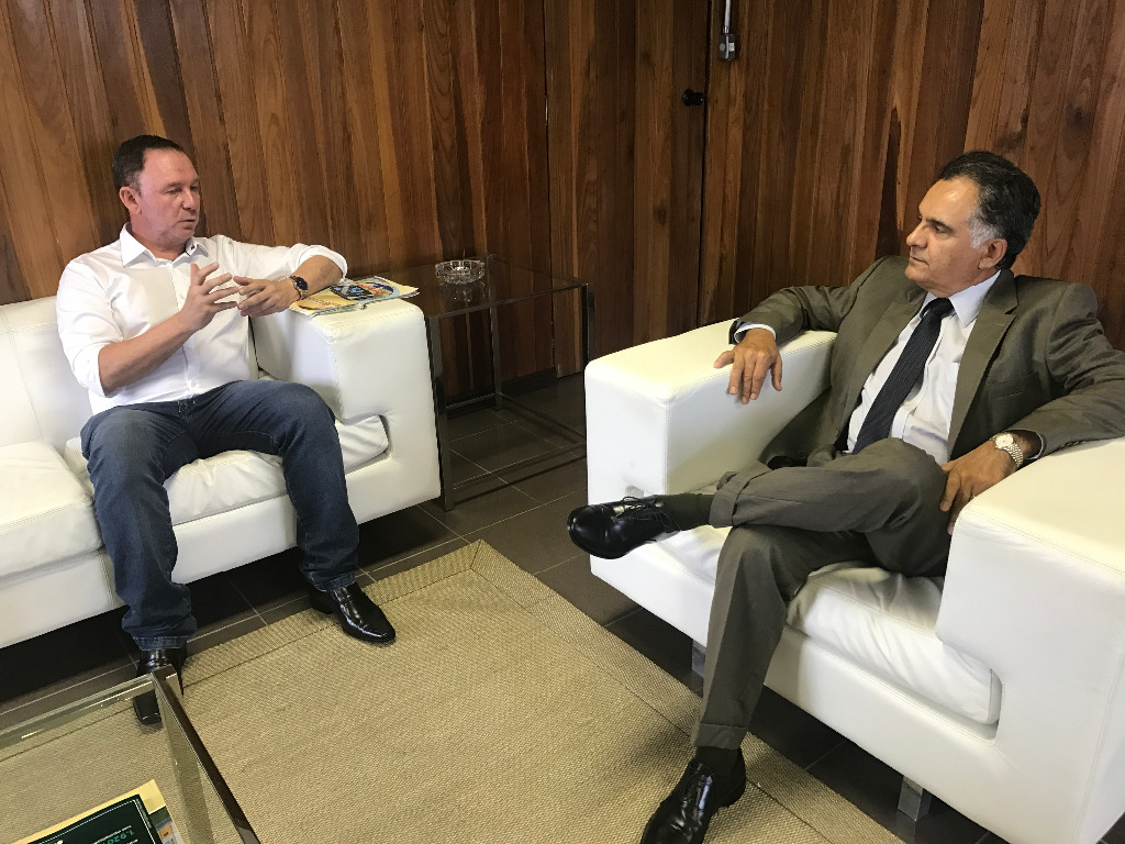Visita - prefeitos do Cariri (1).JPG