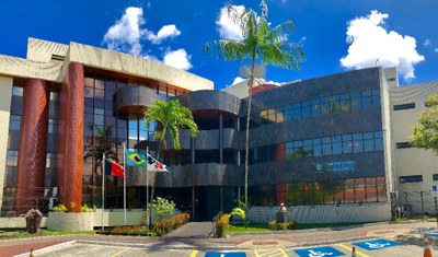 As 27 Varas de Trabalho da Paraíba receberam, em 2019, quase 22 mil novos processos trabalhistas, 144 a mais do que no ano interior. O comércio varejista ficou no topo da lista dos setores econômicos com maior número de reclamações, com 2.492 processos, atingindo 11,38% do total. Alpargatas S/A e AeC - Centro de Contatos S/A foram as empresas com mais processos inciados no ano passado.