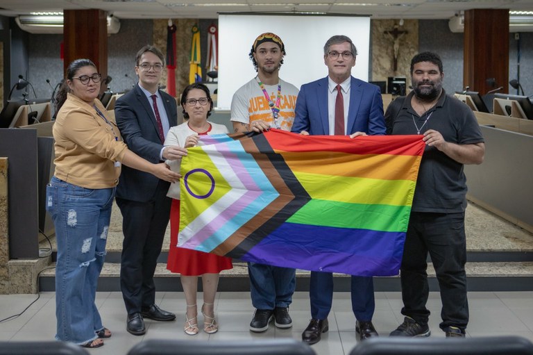 Hasteamento Bandeira LGBT 2025-13.jpg