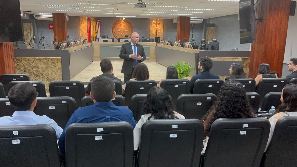 Visita estudantes Direito4.JPG