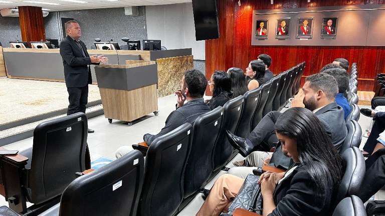 Visita estudantes Direito_3.JPG