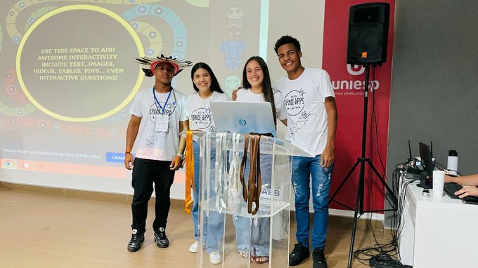 Quilombo vai a nasa.JPG