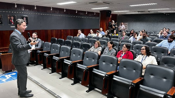 aula magna ejud.JPG