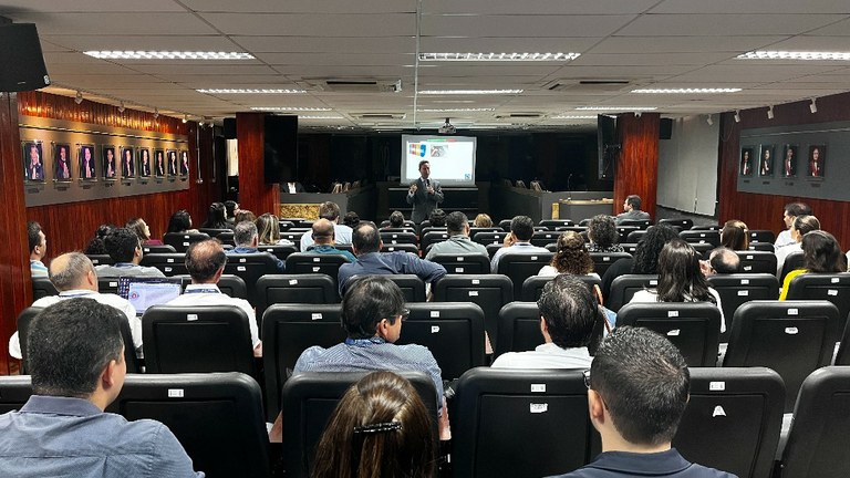aula magna ejud_2.JPG