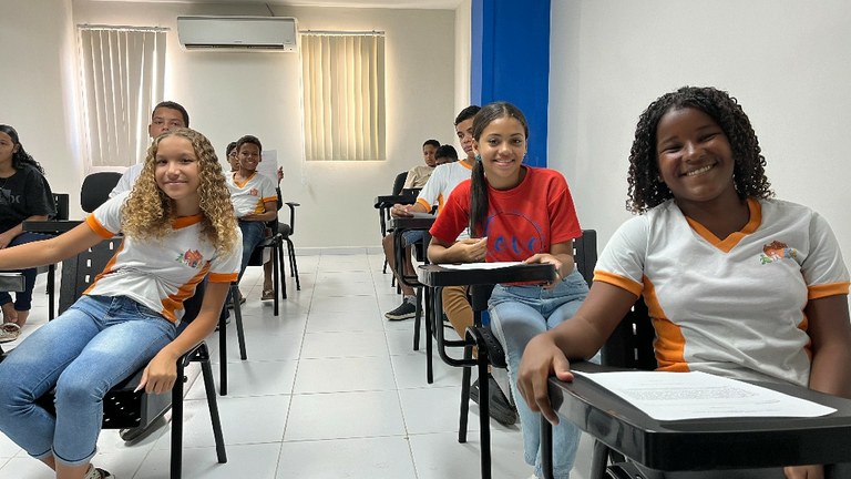 Jovens Arca oficina de arte.JPG