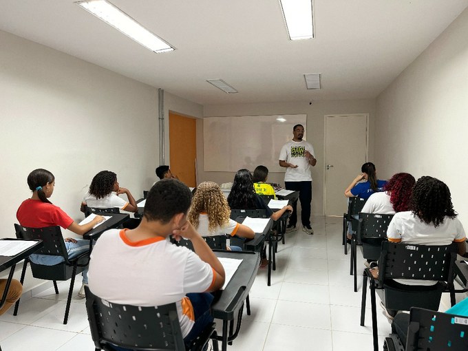 Jovens Arca oficina de arte_.JPG