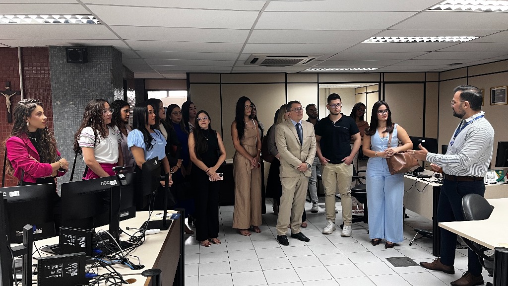 visita estudantes UEPB.JPG