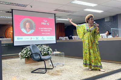 Atriz, poetisa e cantora proporcionou uma manhã  de ensinamentos e reflexões importantes sobre tensões raciais no Brasil