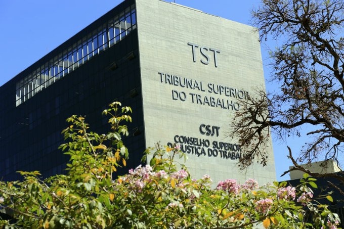 Fachada com CSJT.jpg
