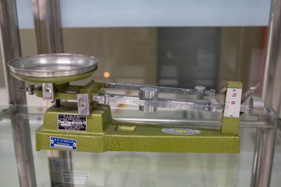 balança postal analógica da marca JB, utilizada pela VT de Taperoá (3)